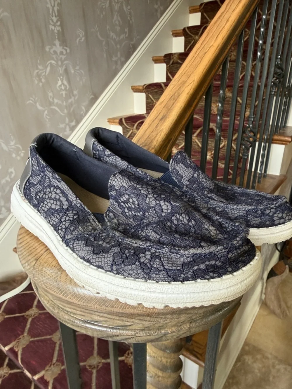 HEY DUDE LENA WOMEN’S lace slip on shoe preowned good condition size 7
